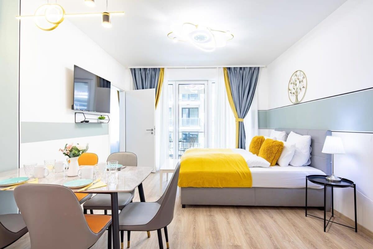 Free Parking - Balcony - Sunny - New