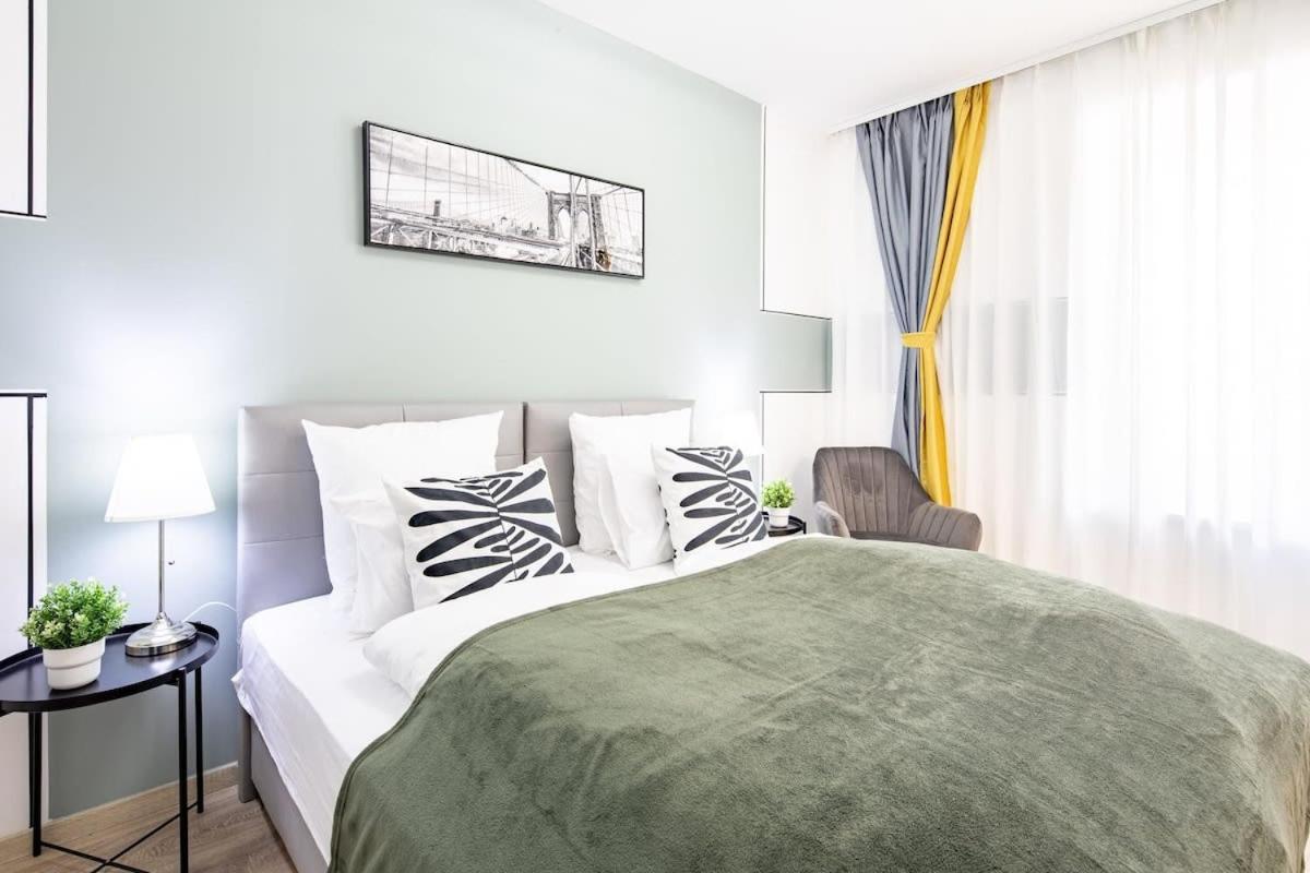 Free Parking - Balcony - Sunny - New Apartamento *