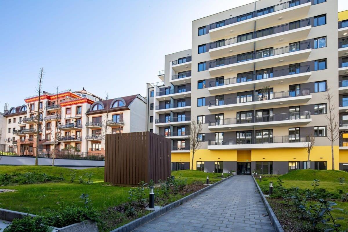 Free Parking - Balcony - Sunny - New Apartamento *