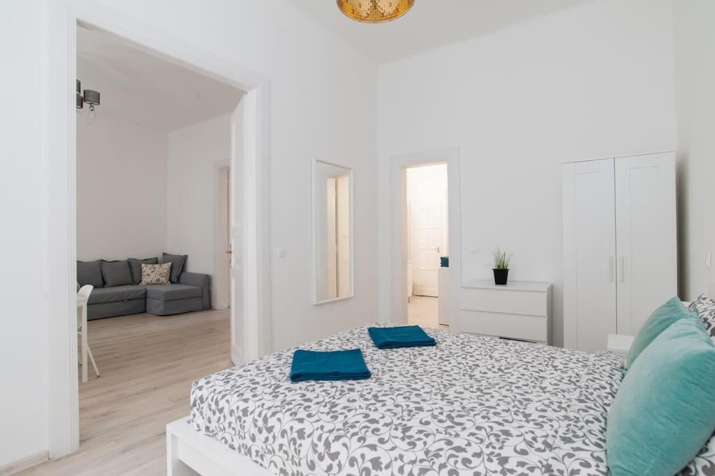 New Ultra-central Design Budapešť