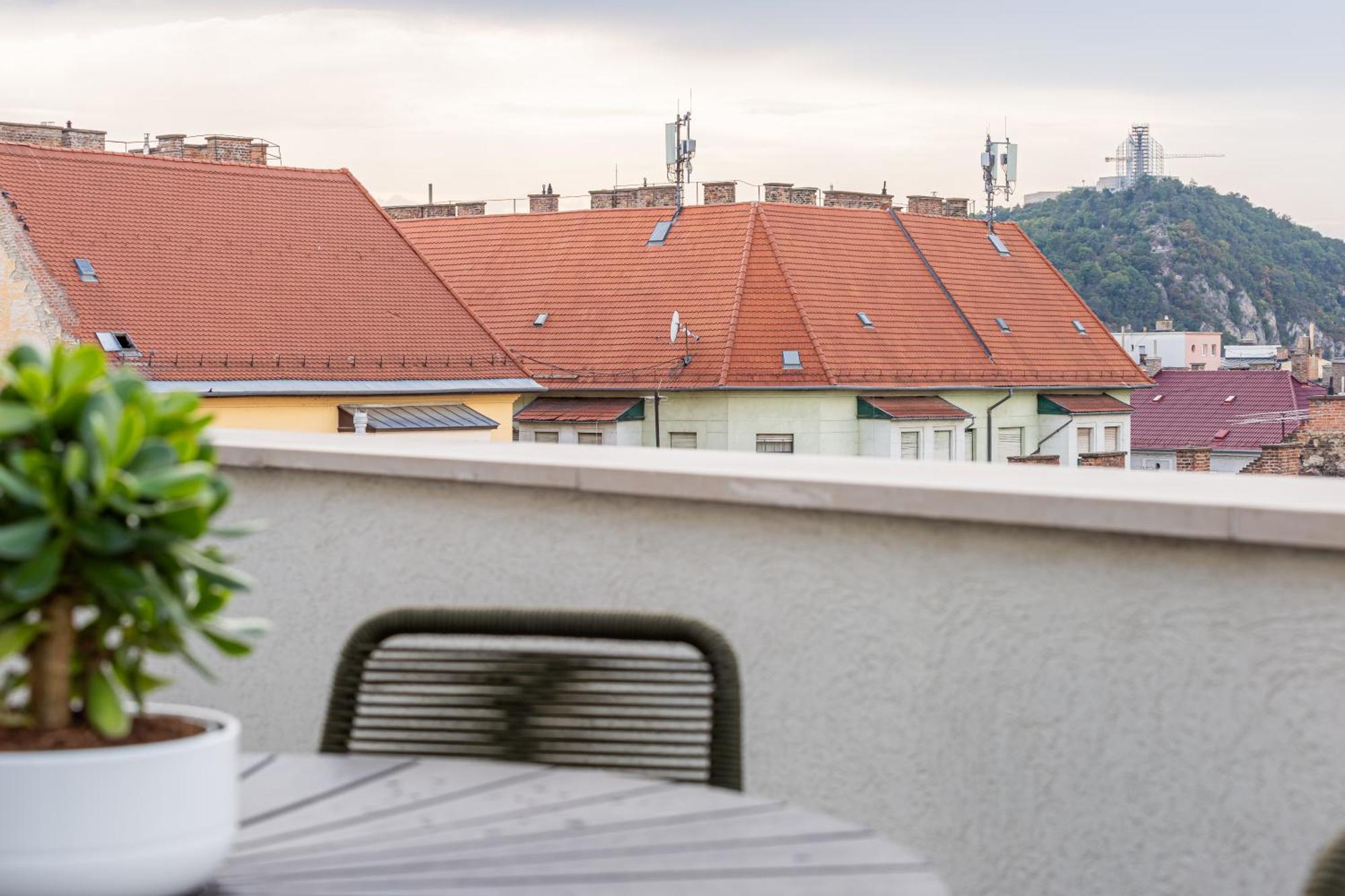 New Penthouse W Double Parking, Panoramic Balcony * Budapest