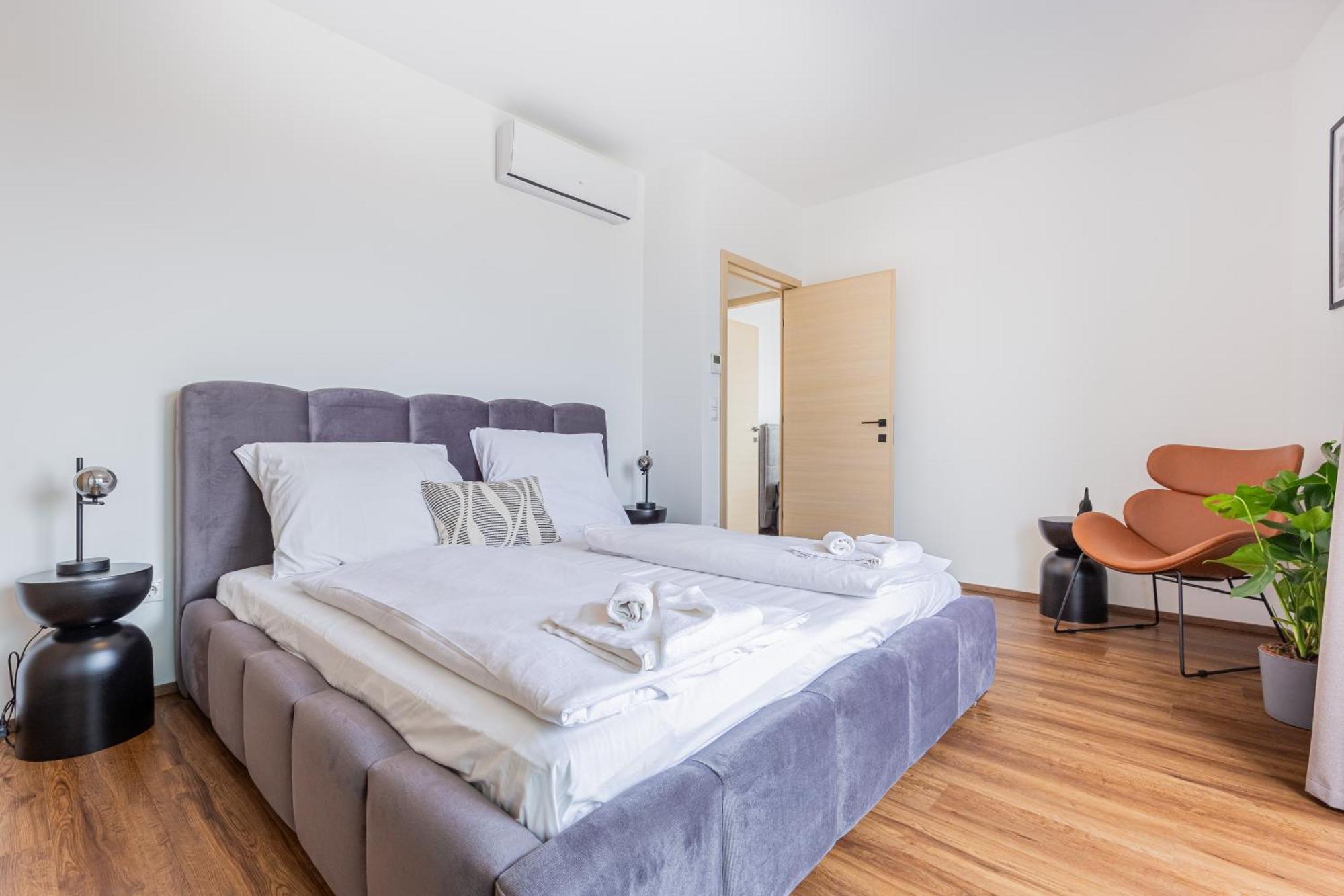 New Penthouse W Double Parking, Panoramic Balcony * Budapest