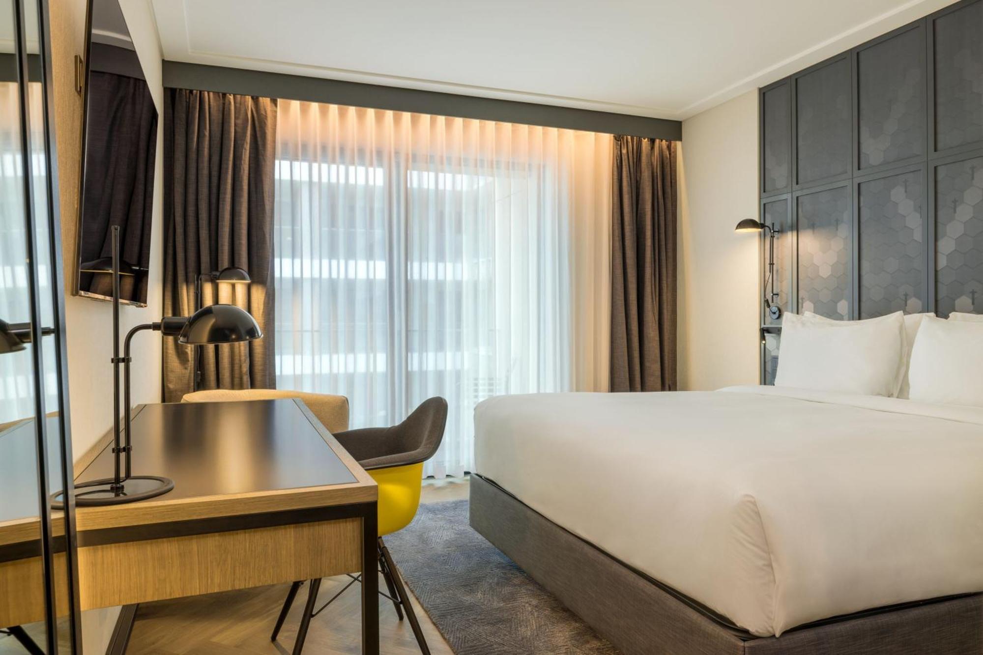 Four Points By Sheraton Danube Hotel 4*