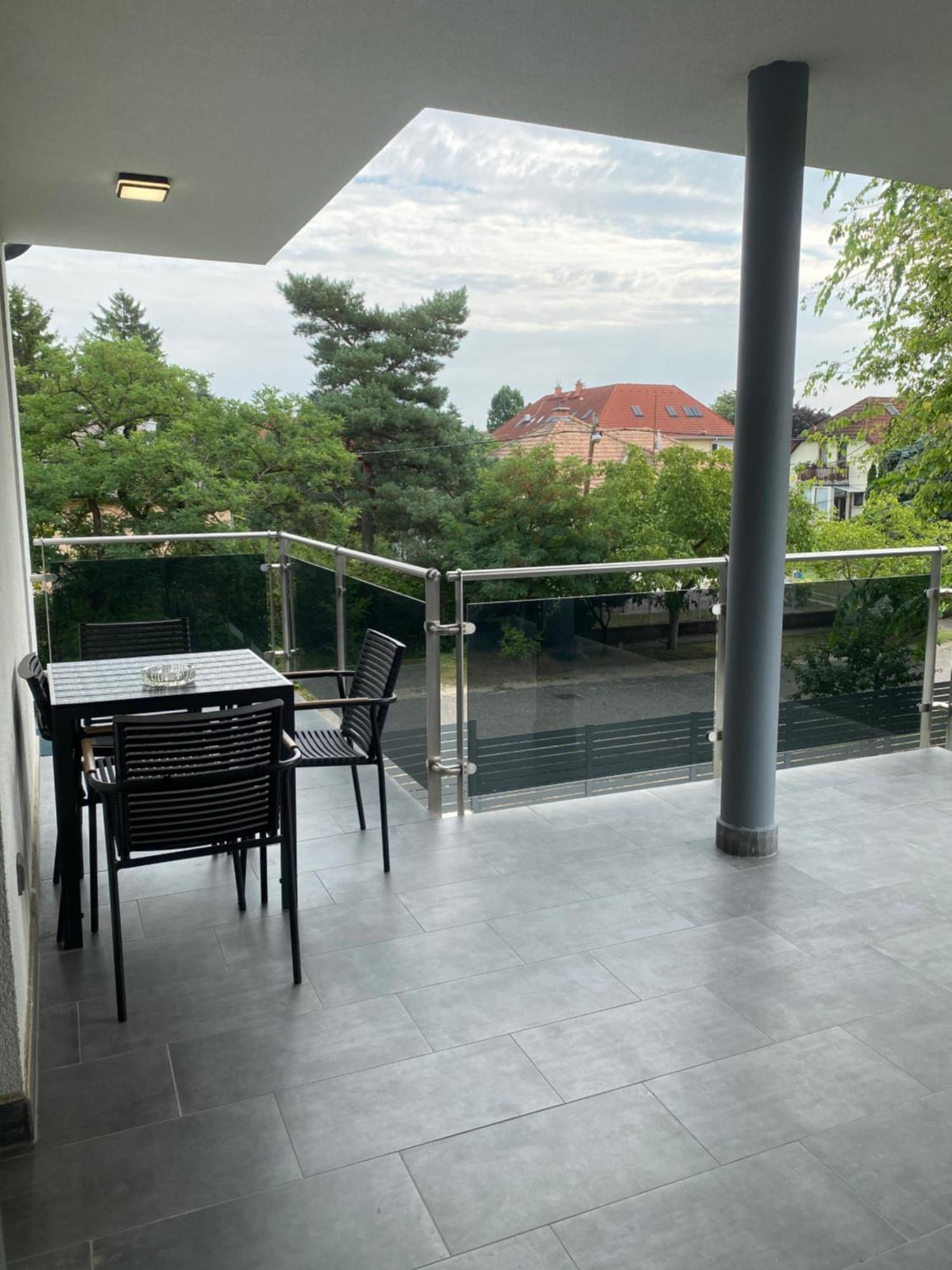 Modern Living In 2 * Boedapest