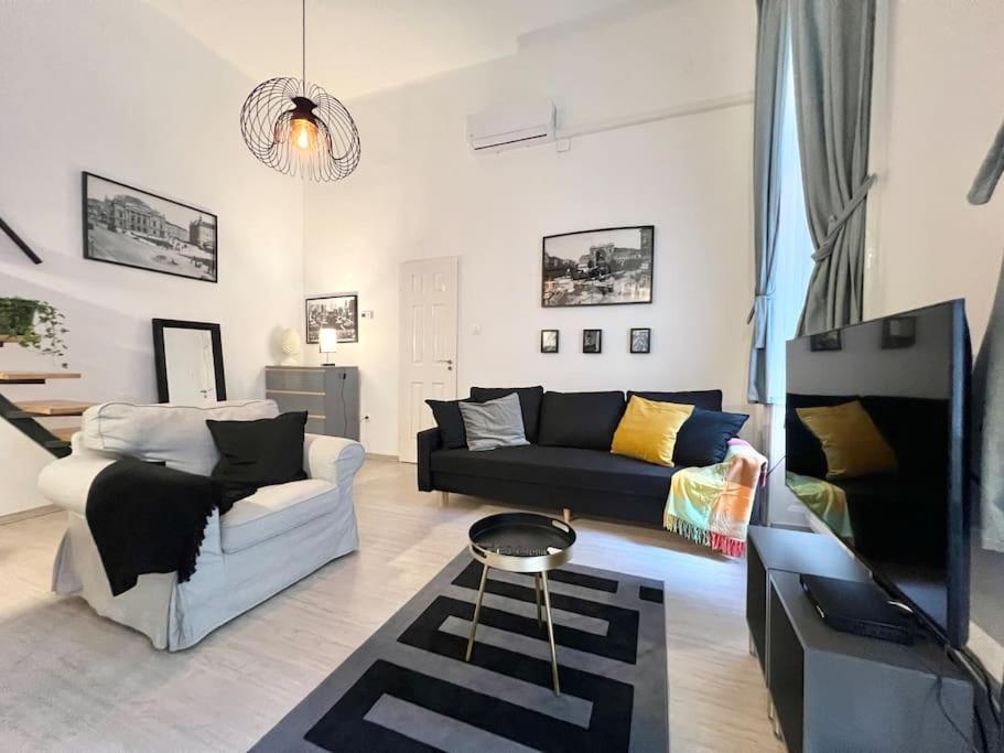 Location Up To 6 Guests * Budapest
