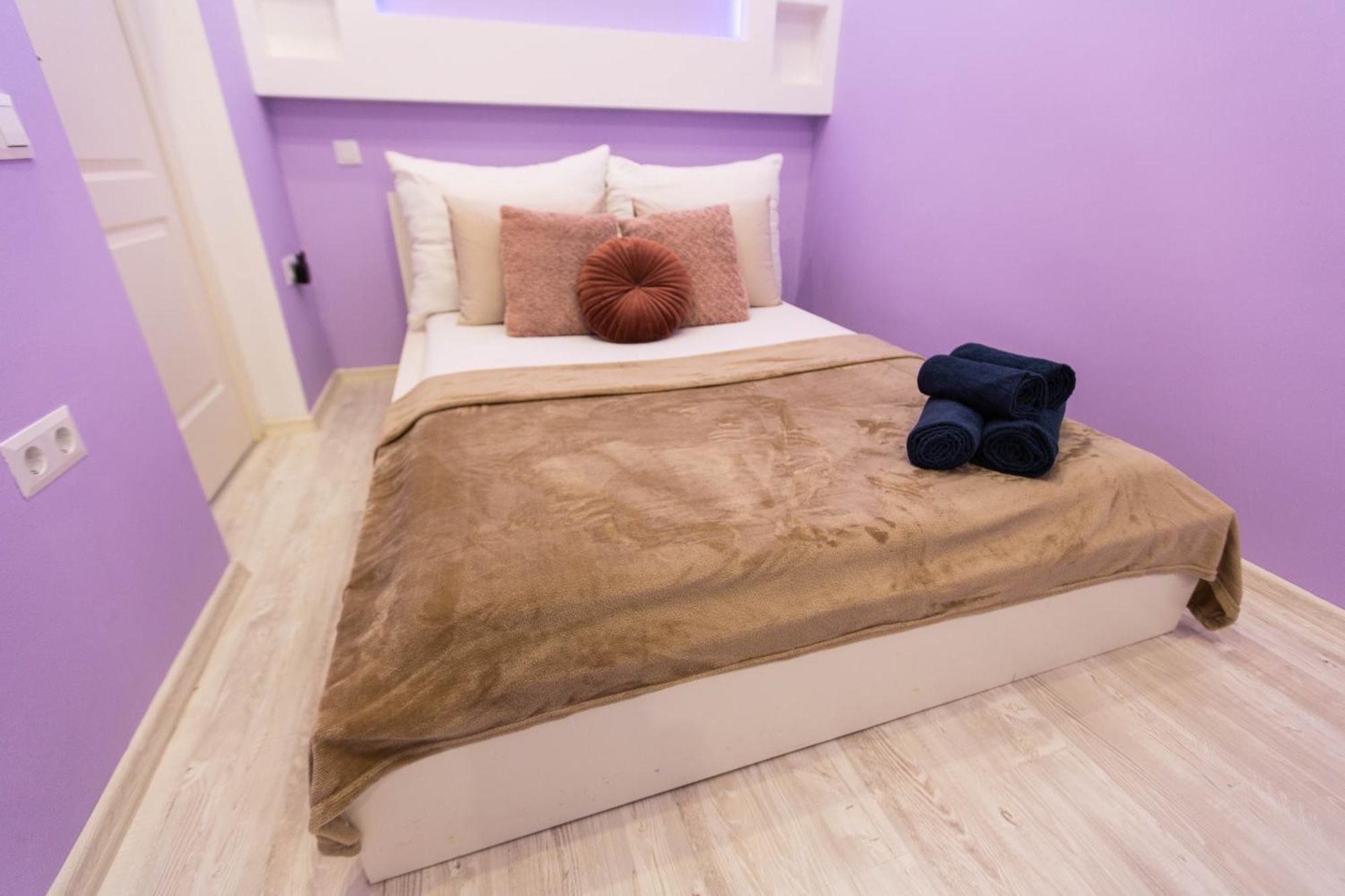 Diamond Lux - 5 Rooms, 2 Bathrooms *