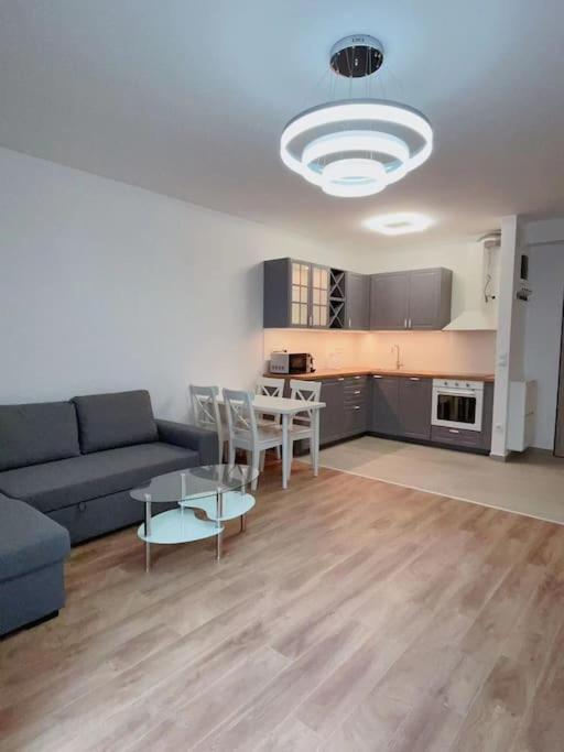 Oktogon With Balcony Apartamento Budapest