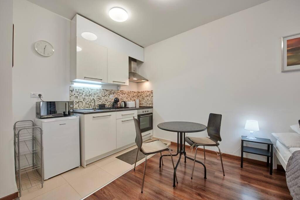 Apartment Balcony Centropolitan W Ac By Nw *