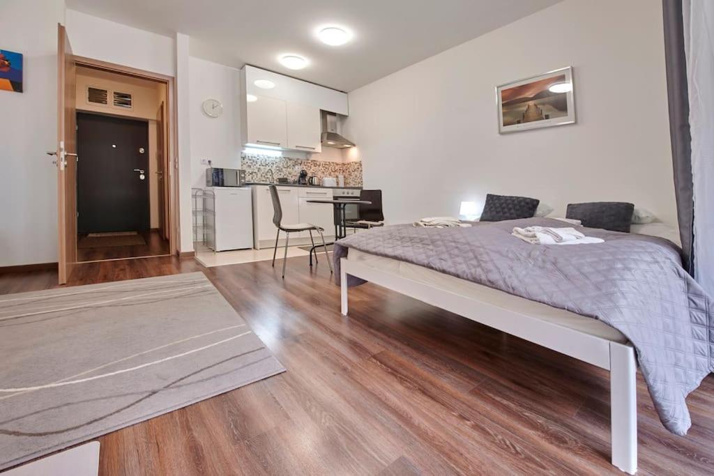 Balcony Centropolitan W Ac By Nw Budapest