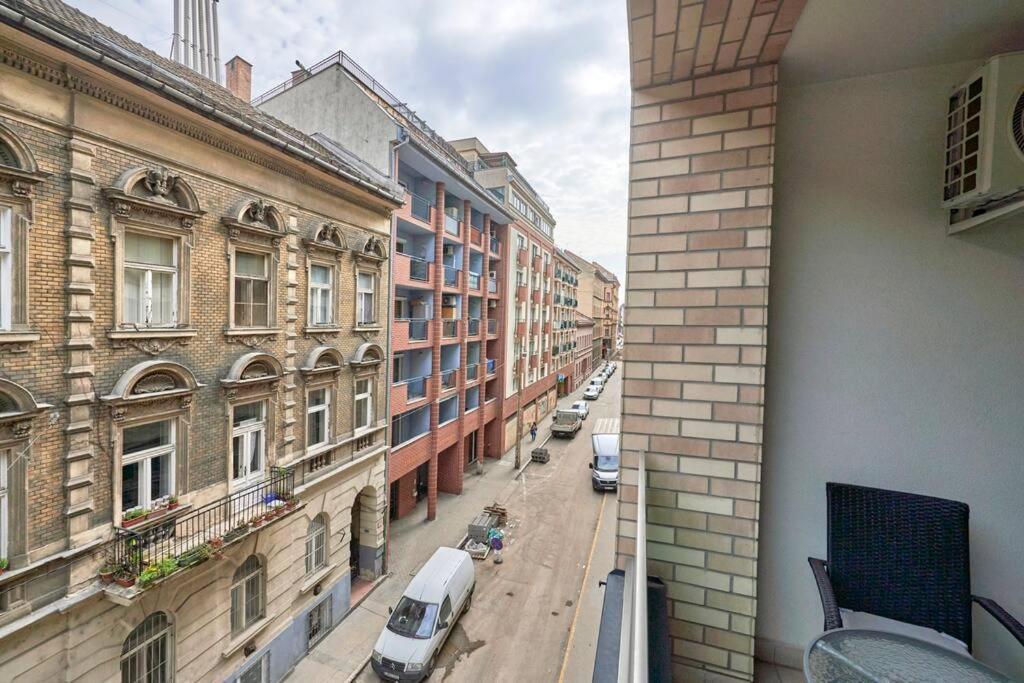 Balcony Centropolitan W Ac By Nw Apartment *
