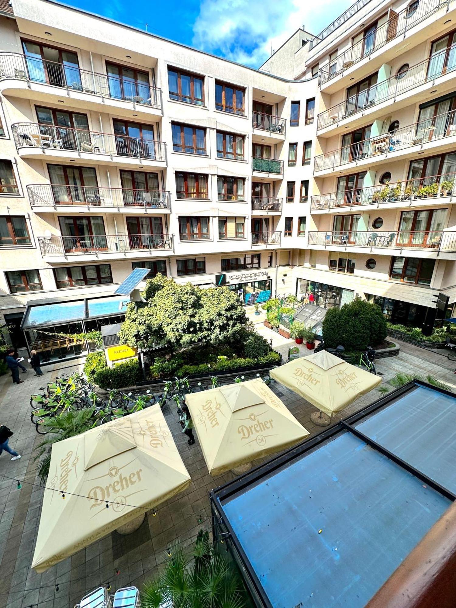 Center With Balcony Appartement *