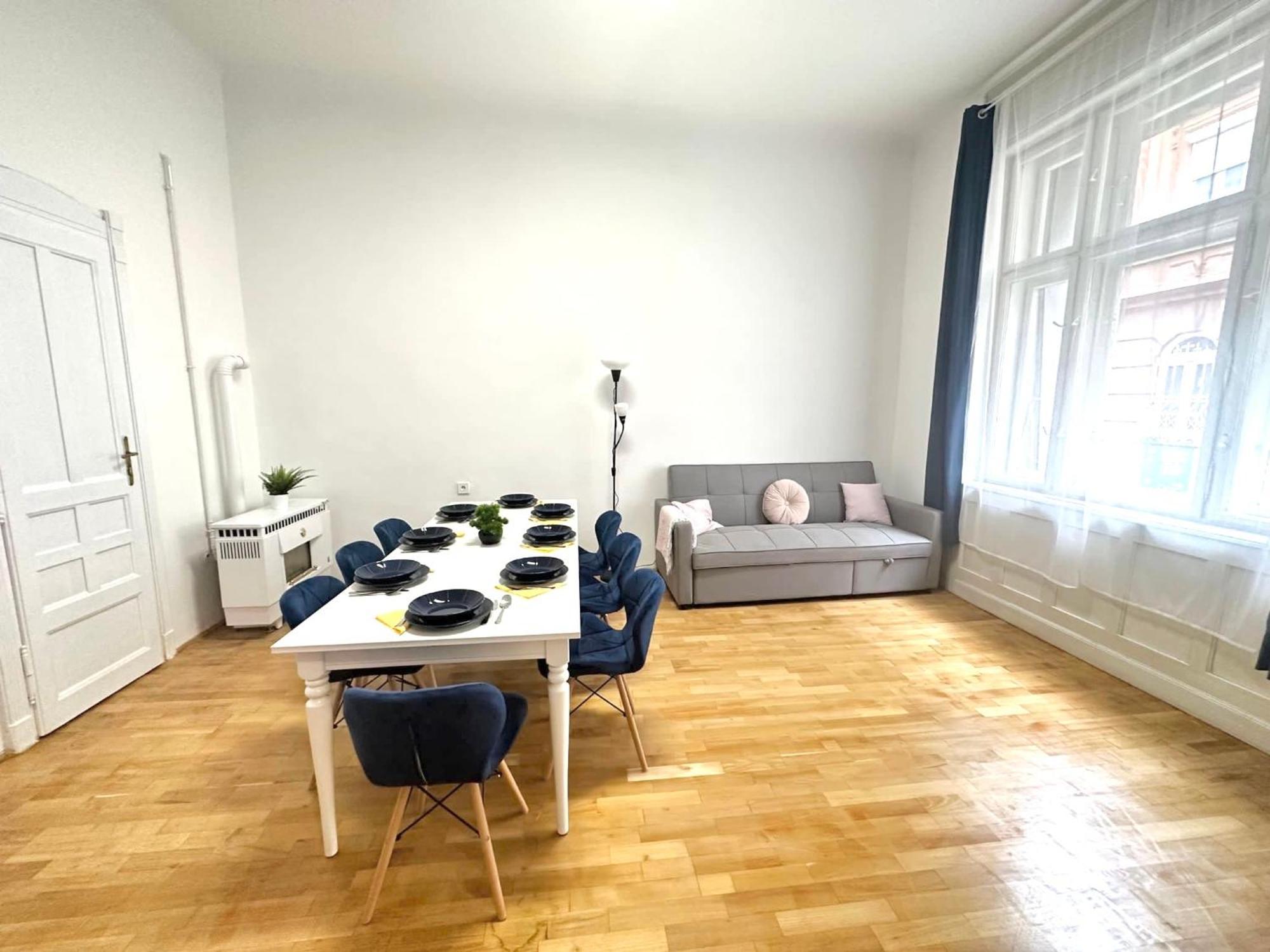 Elegant For 8 Person With Free Parking For 2 Cars Appartamento