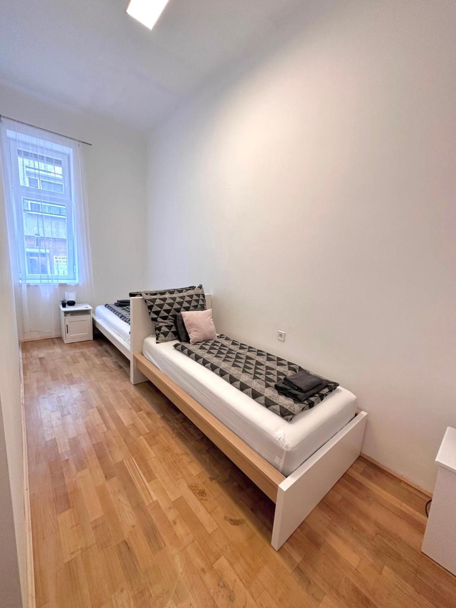 Elegant For 8 Person With Free Parking For 2 Cars Appartamento