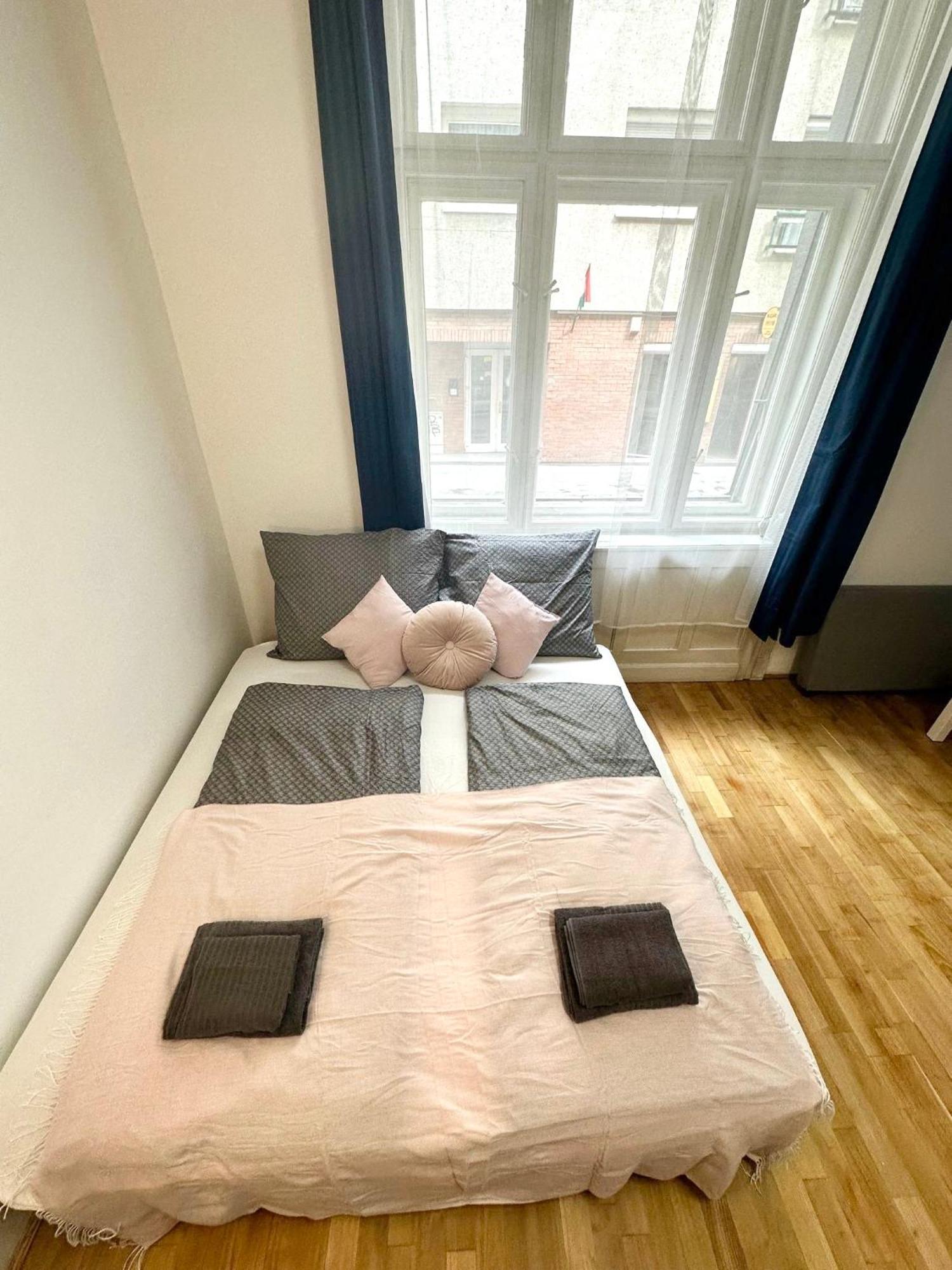 Elegant For 8 Person With Free Parking For 2 Cars Appartamento *