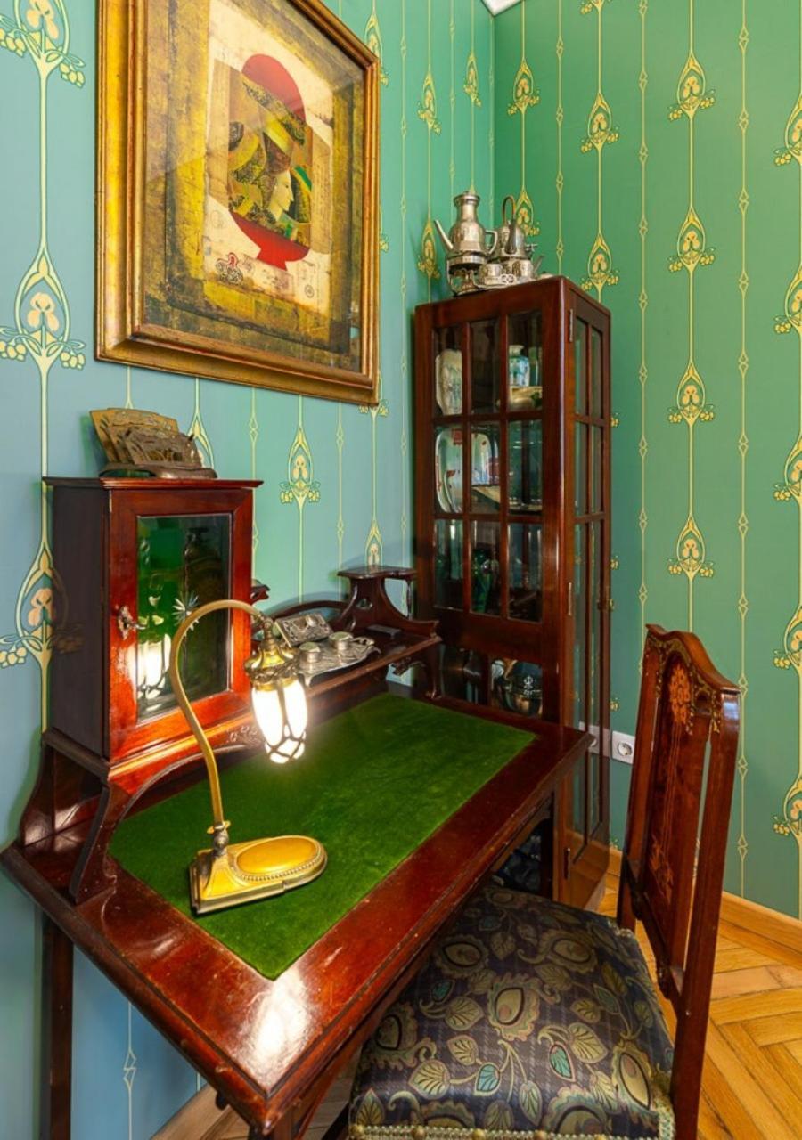 Luxury Art Nouveau Next To Parliament Building Apartman Budapest