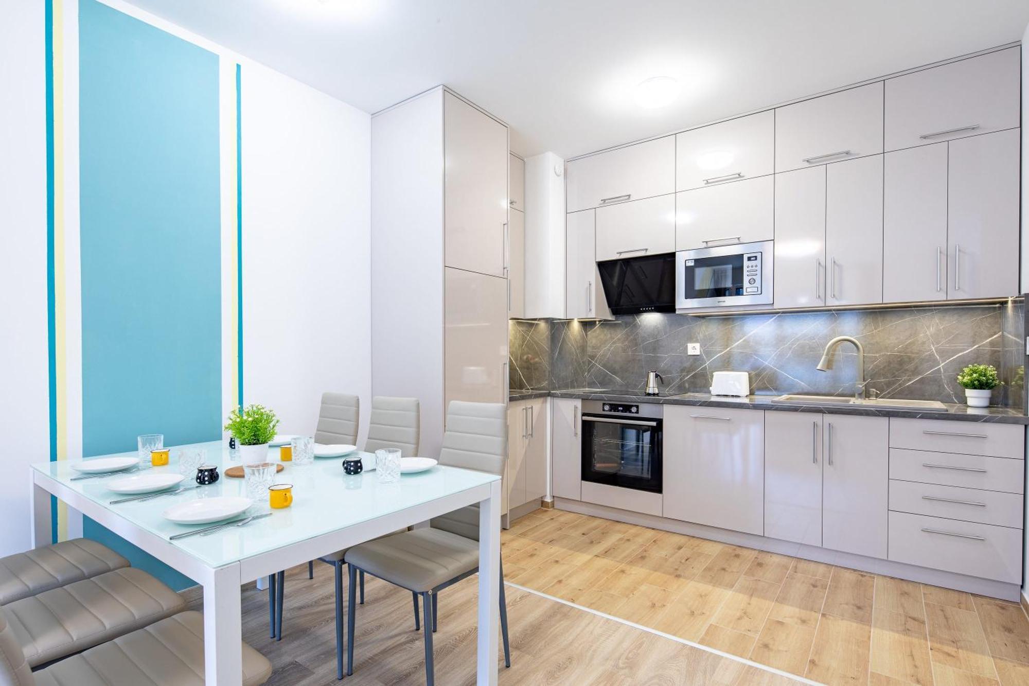 Appartement - Free Parking - Large Balcony Boedapest