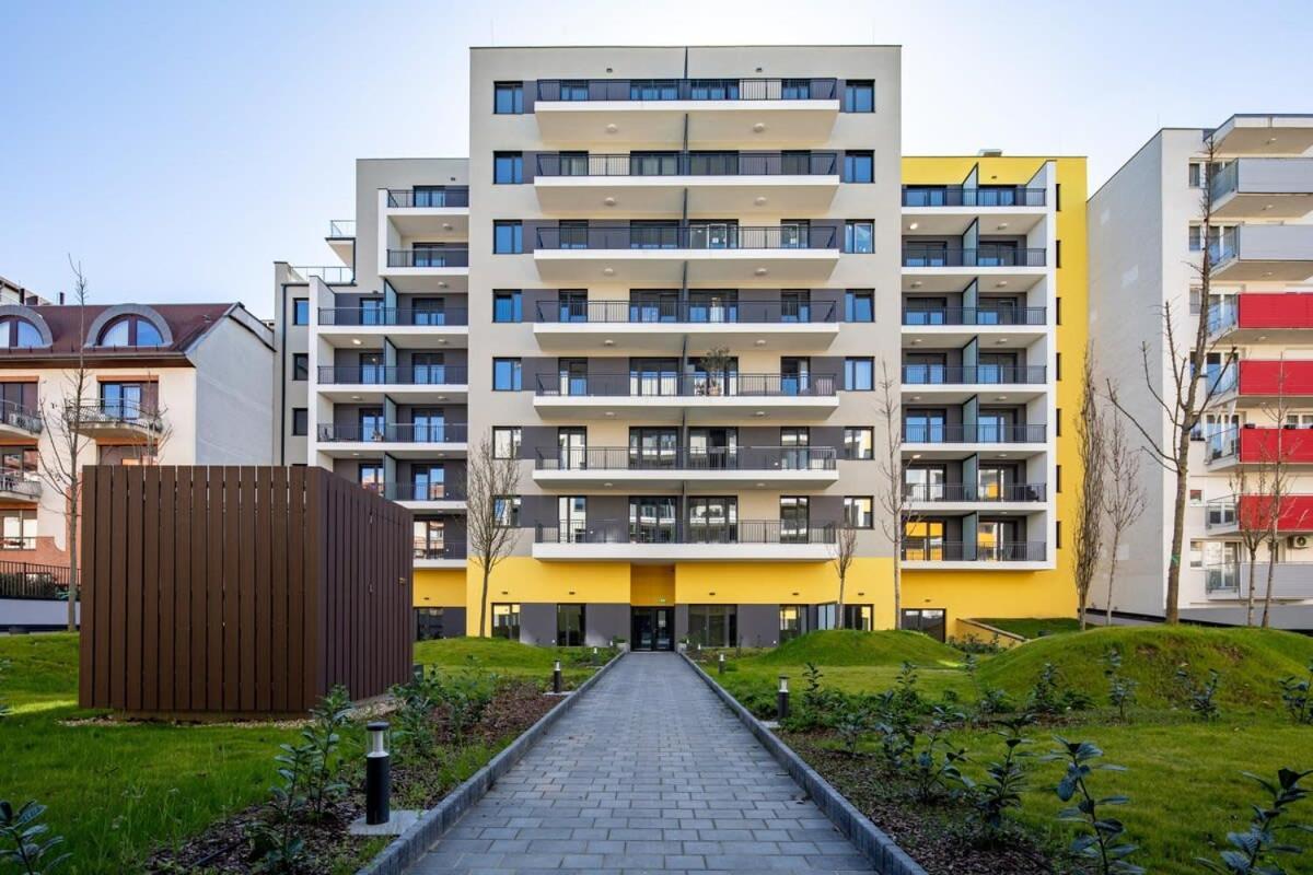 - Free Parking - Large Balcony