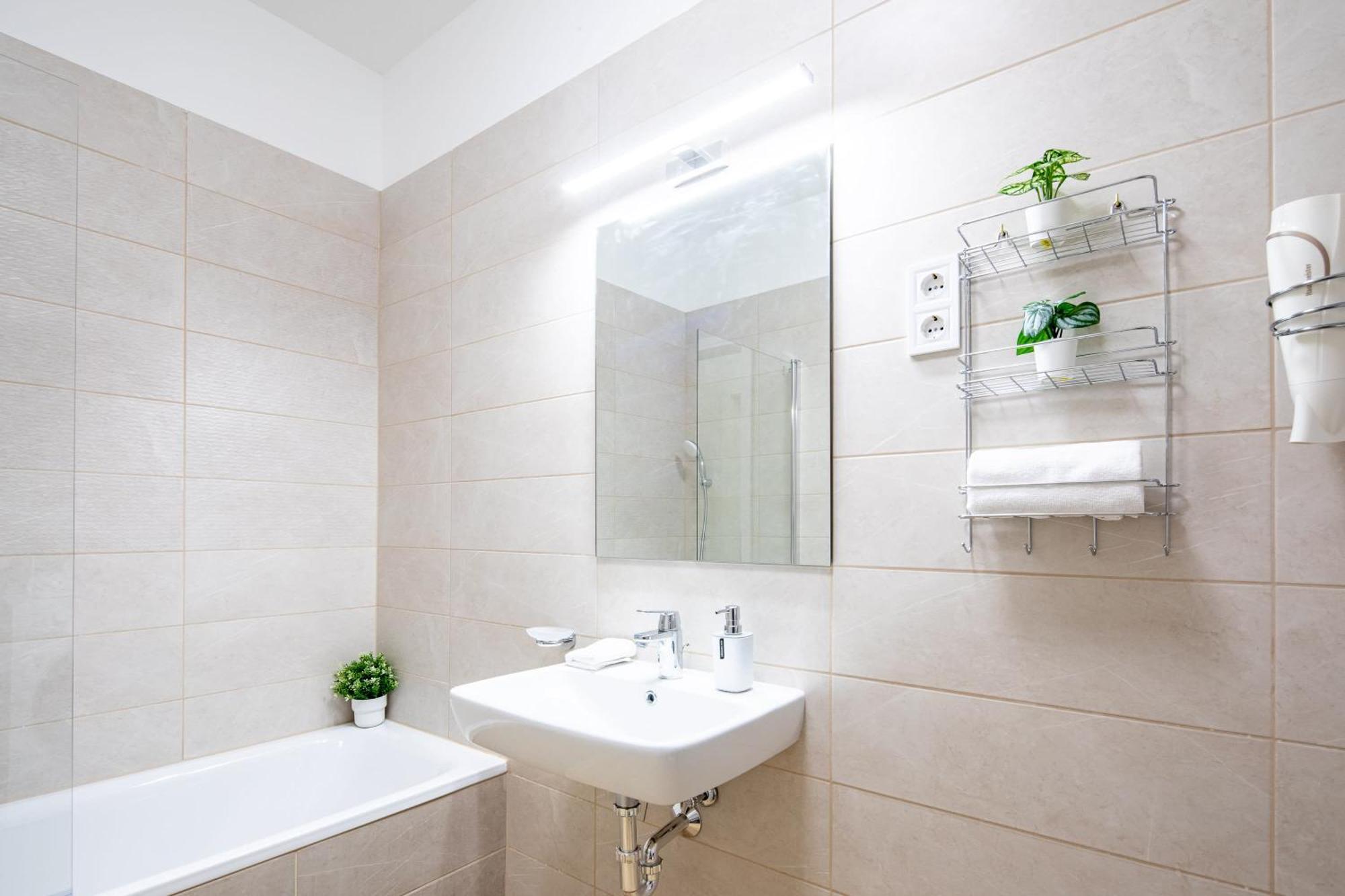 - Free Parking - Large Balcony Appartement Boedapest