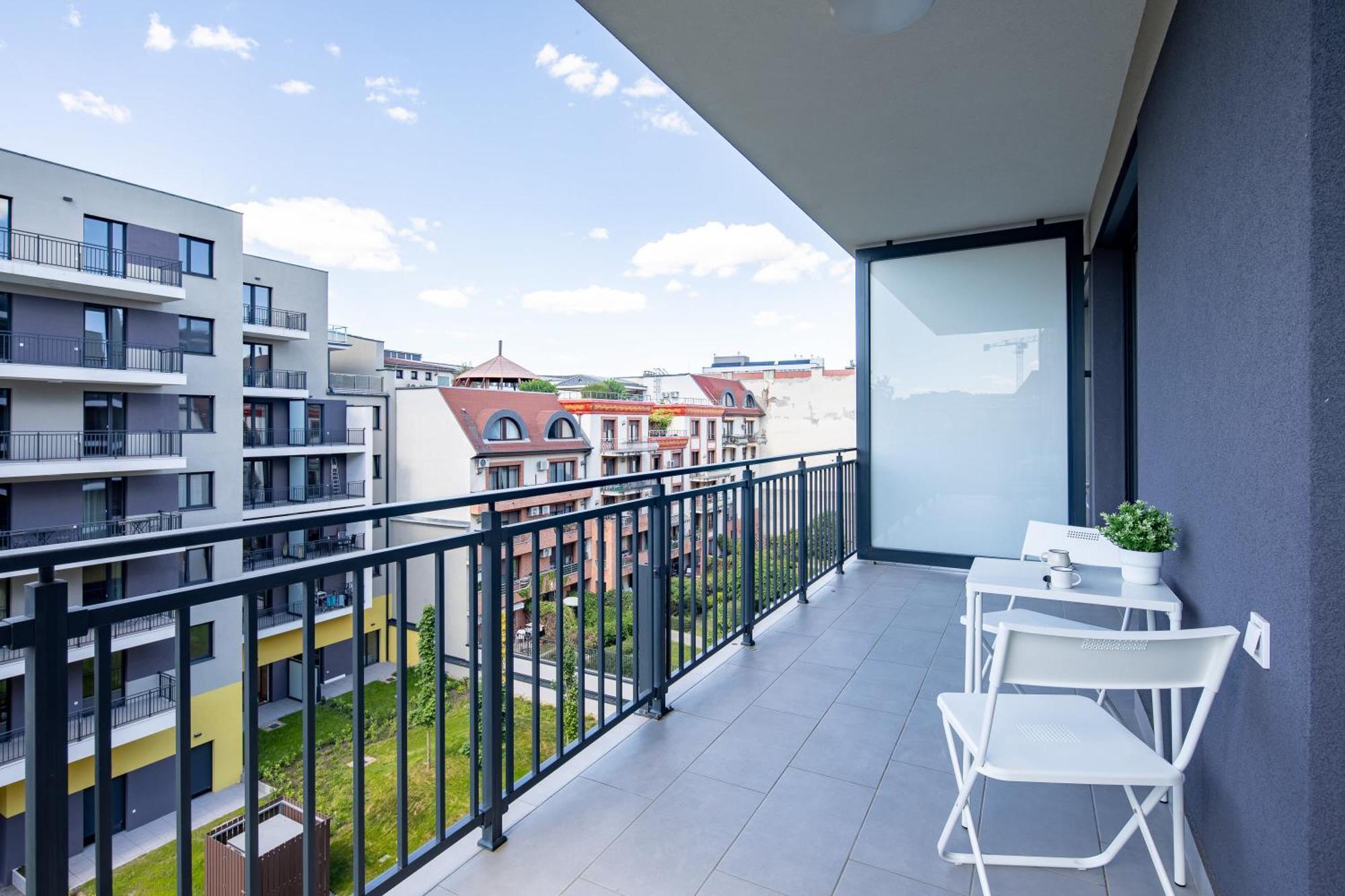 - Free Parking - Large Balcony