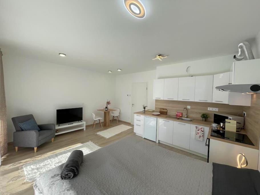 Brand New Danube W Balcony And Free Parking Budapest
