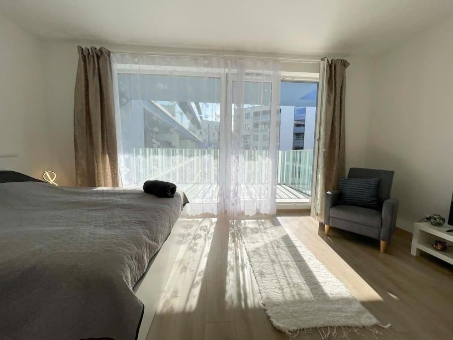 Brand New Danube W Balcony And Free Parking