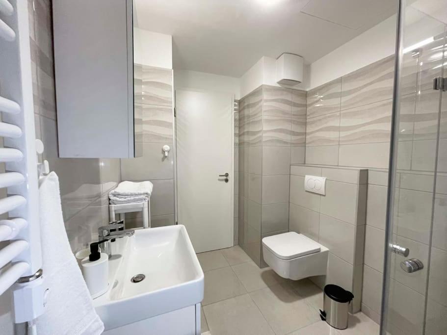 Appartamento Brand New Danube W Balcony And Free Parking