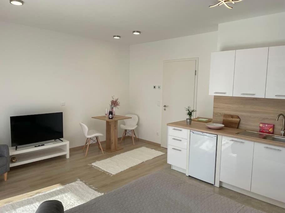 Brand New Danube W Balcony And Free Parking Appartamento Budapest