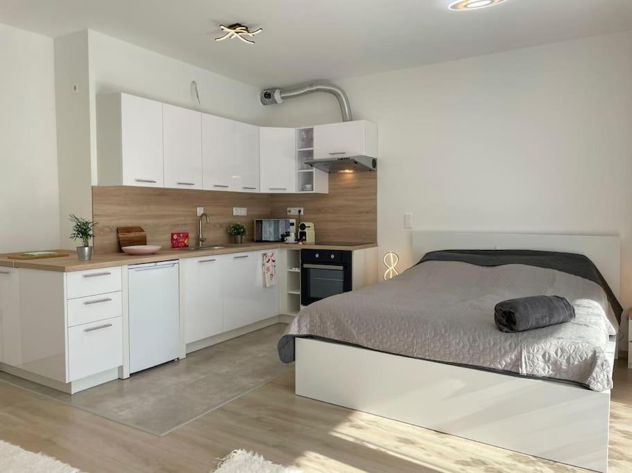 Brand New Danube W Balcony And Free Parking * Budapest