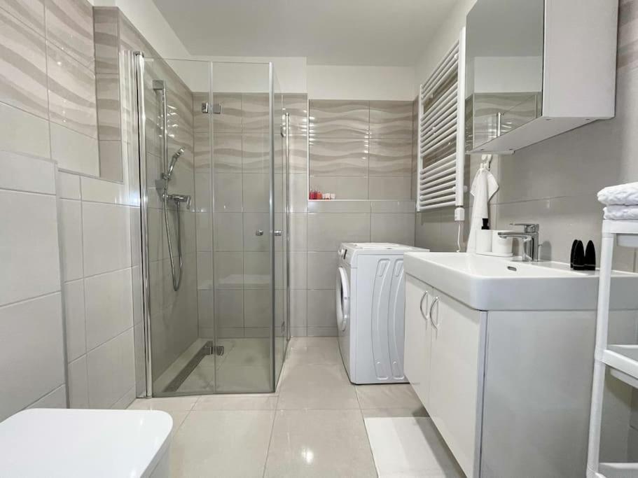 Brand New Danube W Balcony And Free Parking Budapest