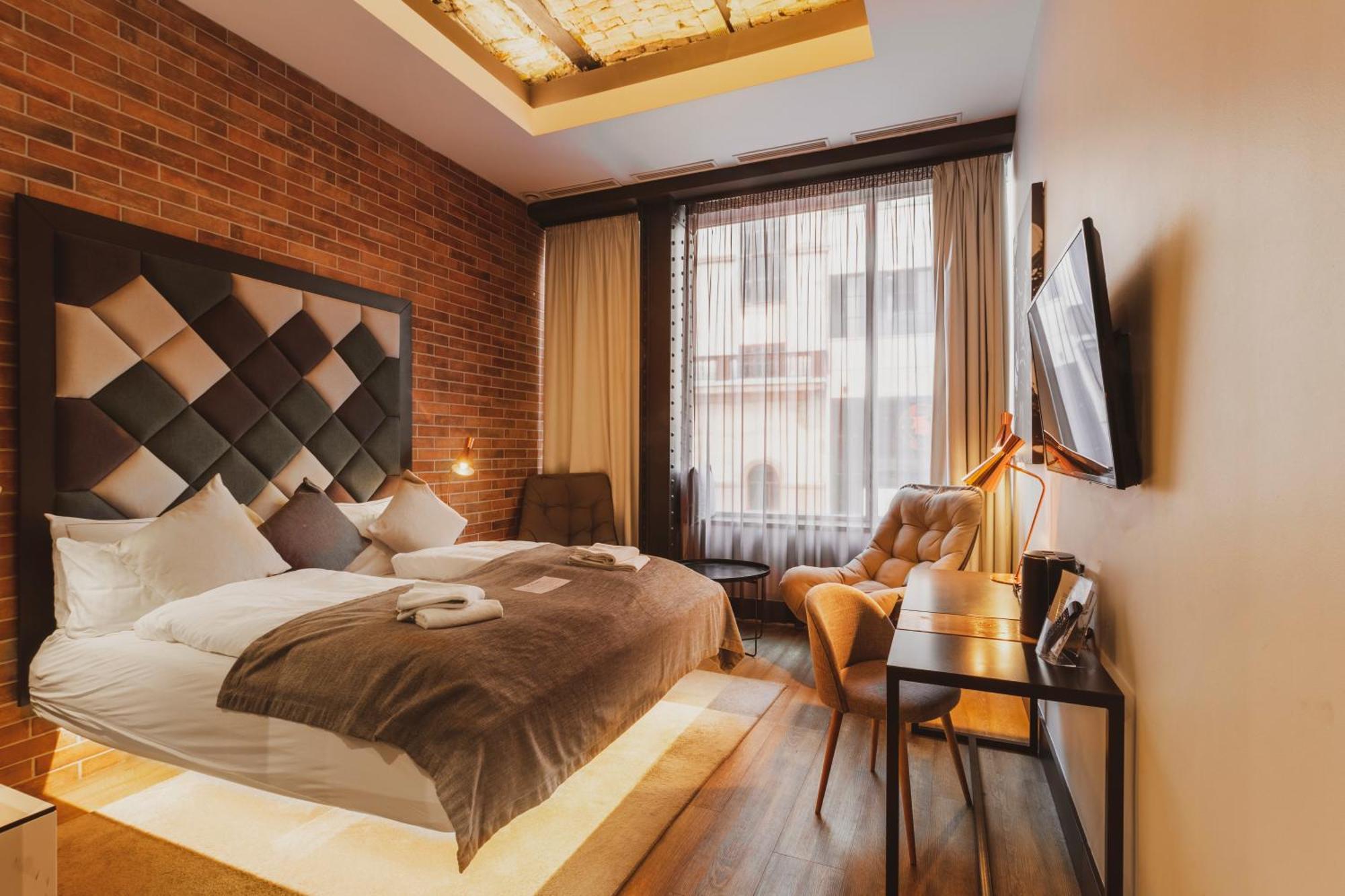 The Loft 3*