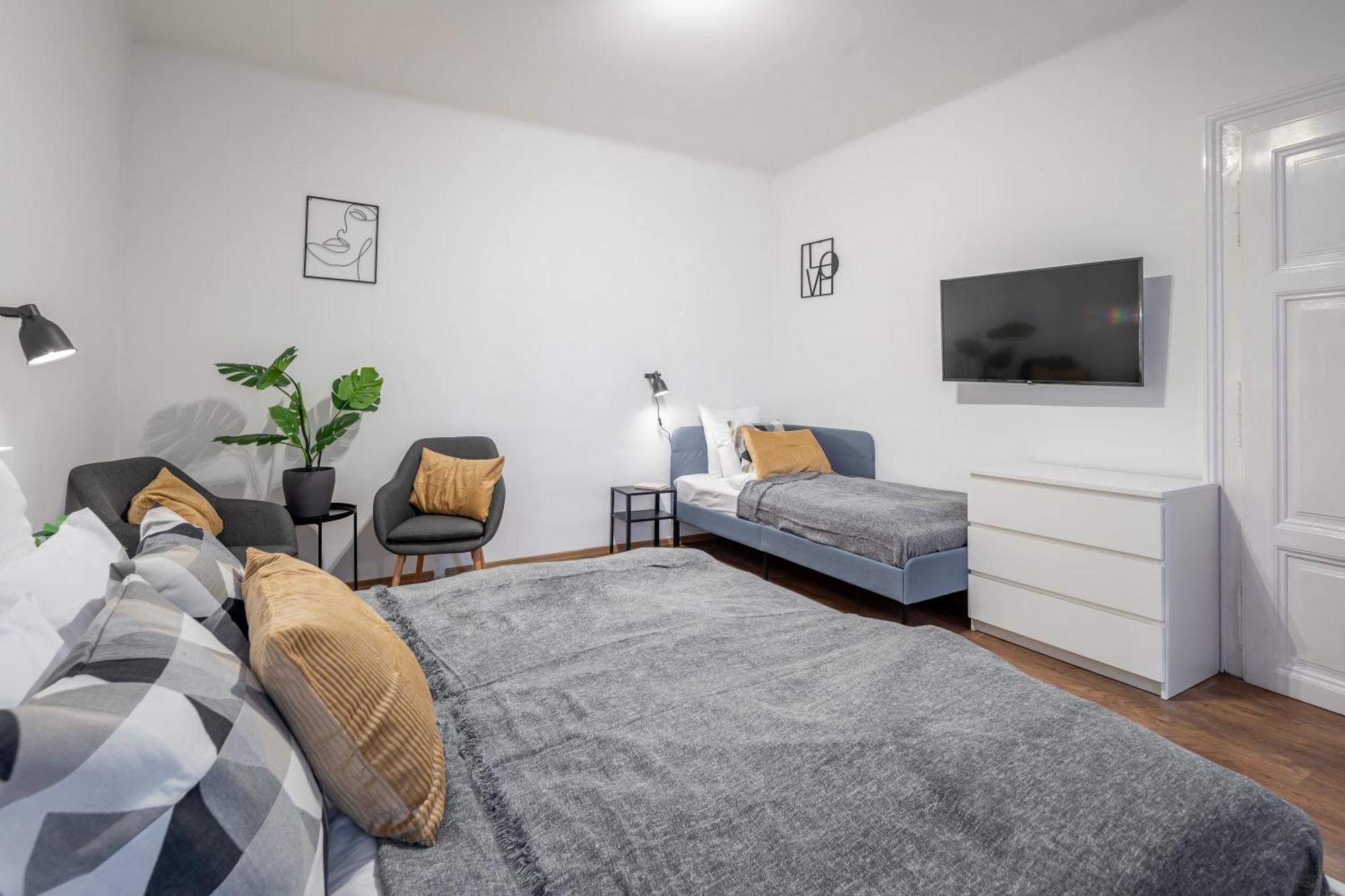 Chic Urban Retreat Bacso Apartman