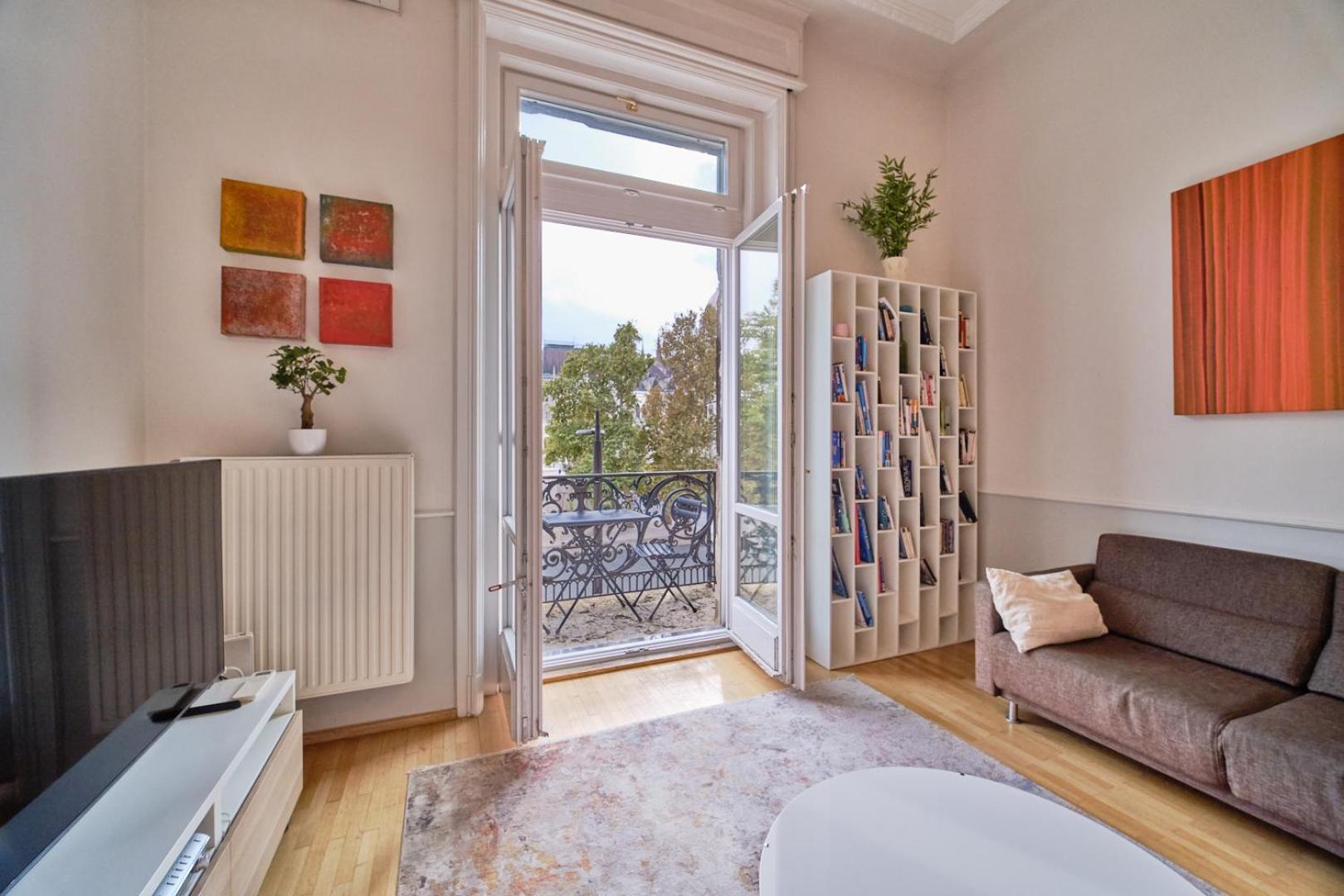 Charming With Parliament Views Appartamento Budapest