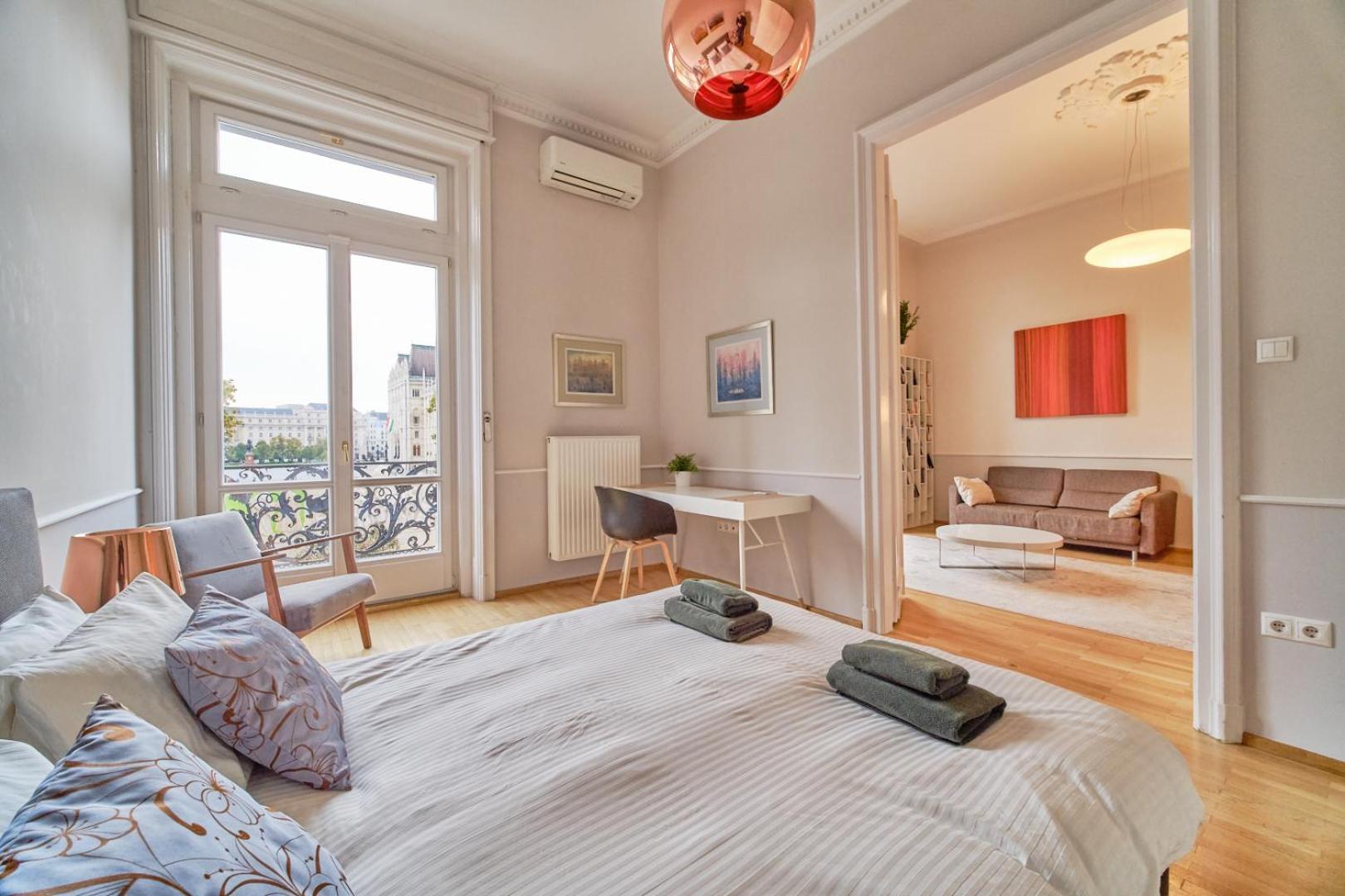 Charming With Parliament Views Appartamento Budapest