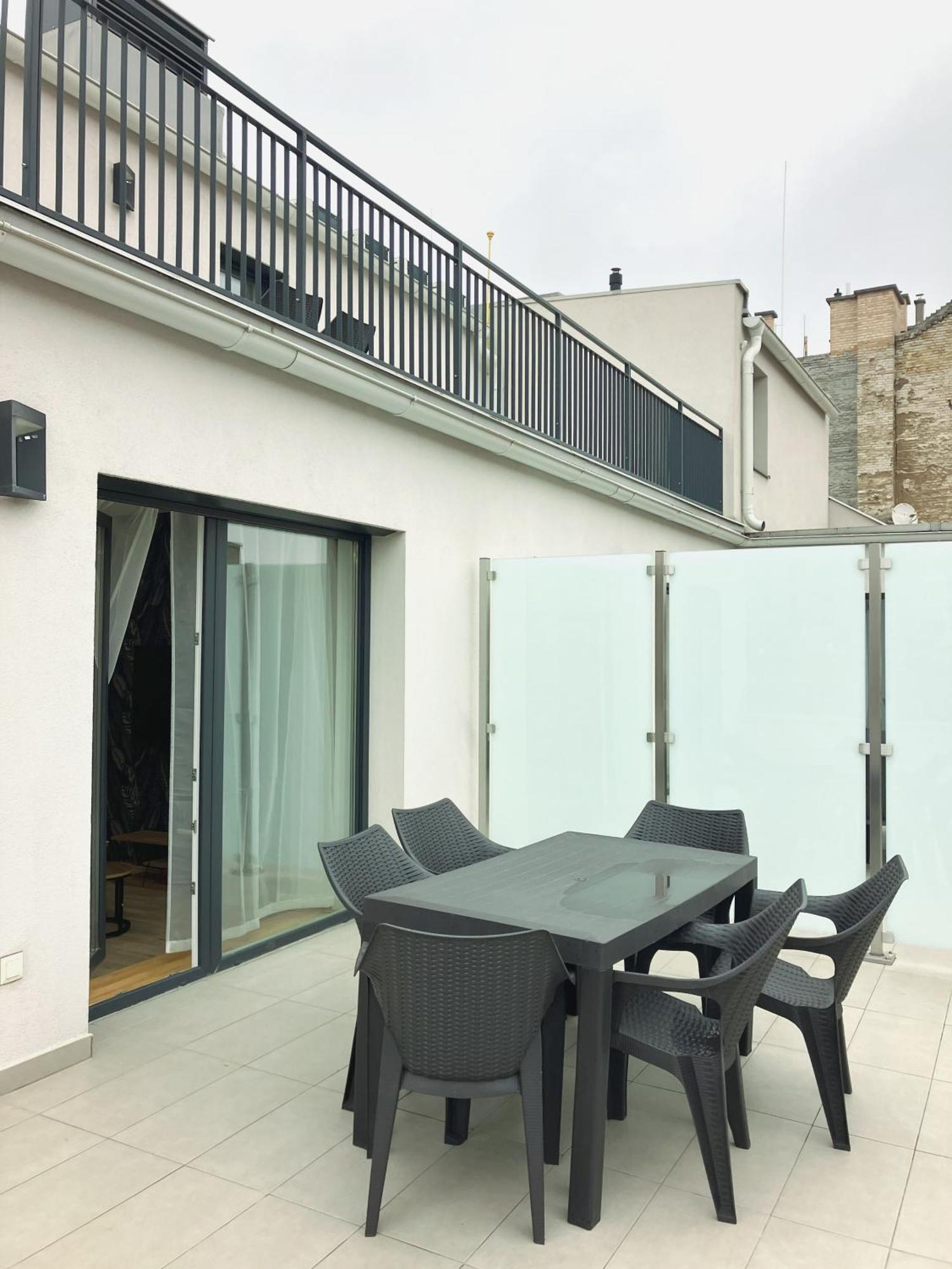 Hock Aparthotel *
