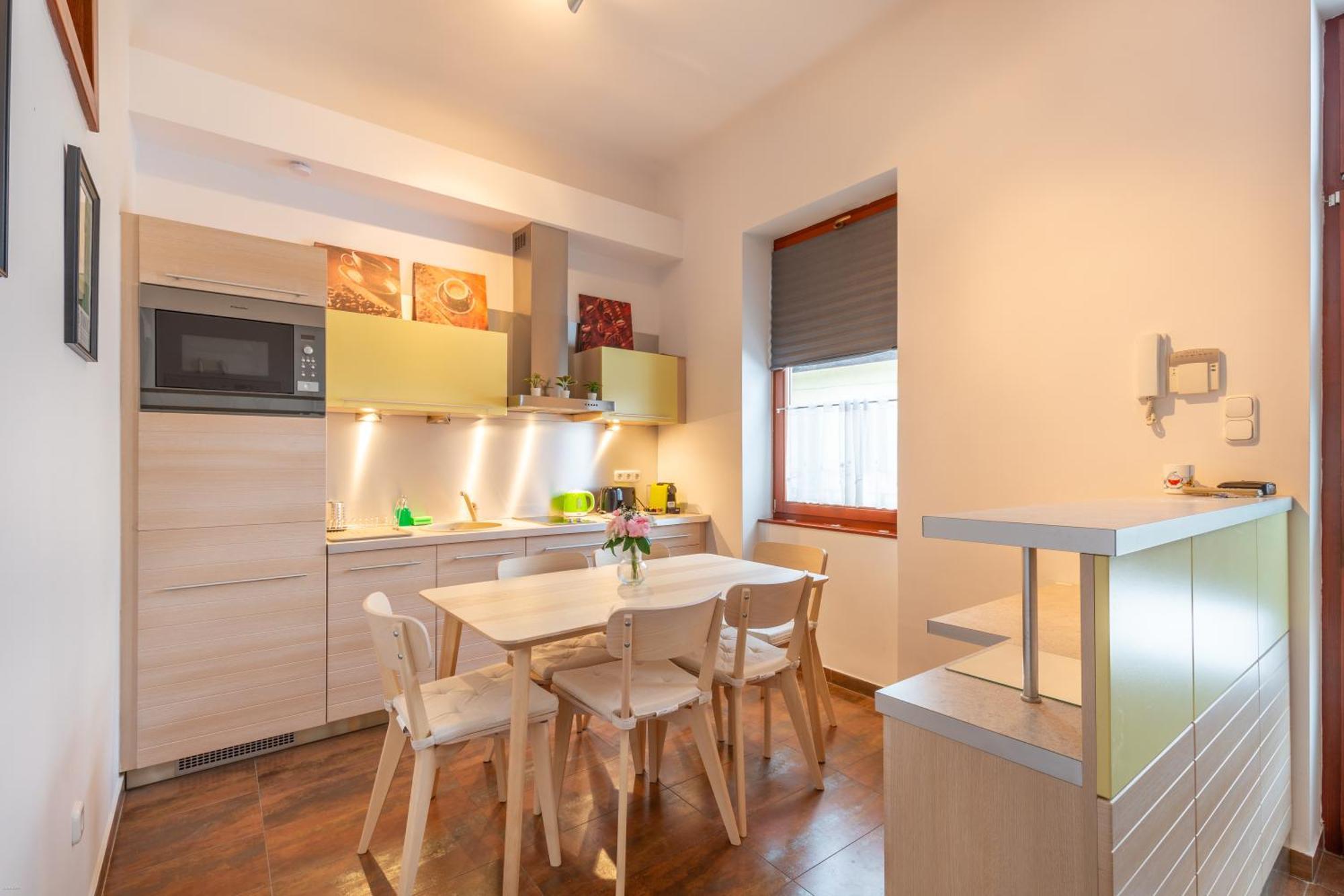 Vibrant Neighborhood Vibes Apartamento
