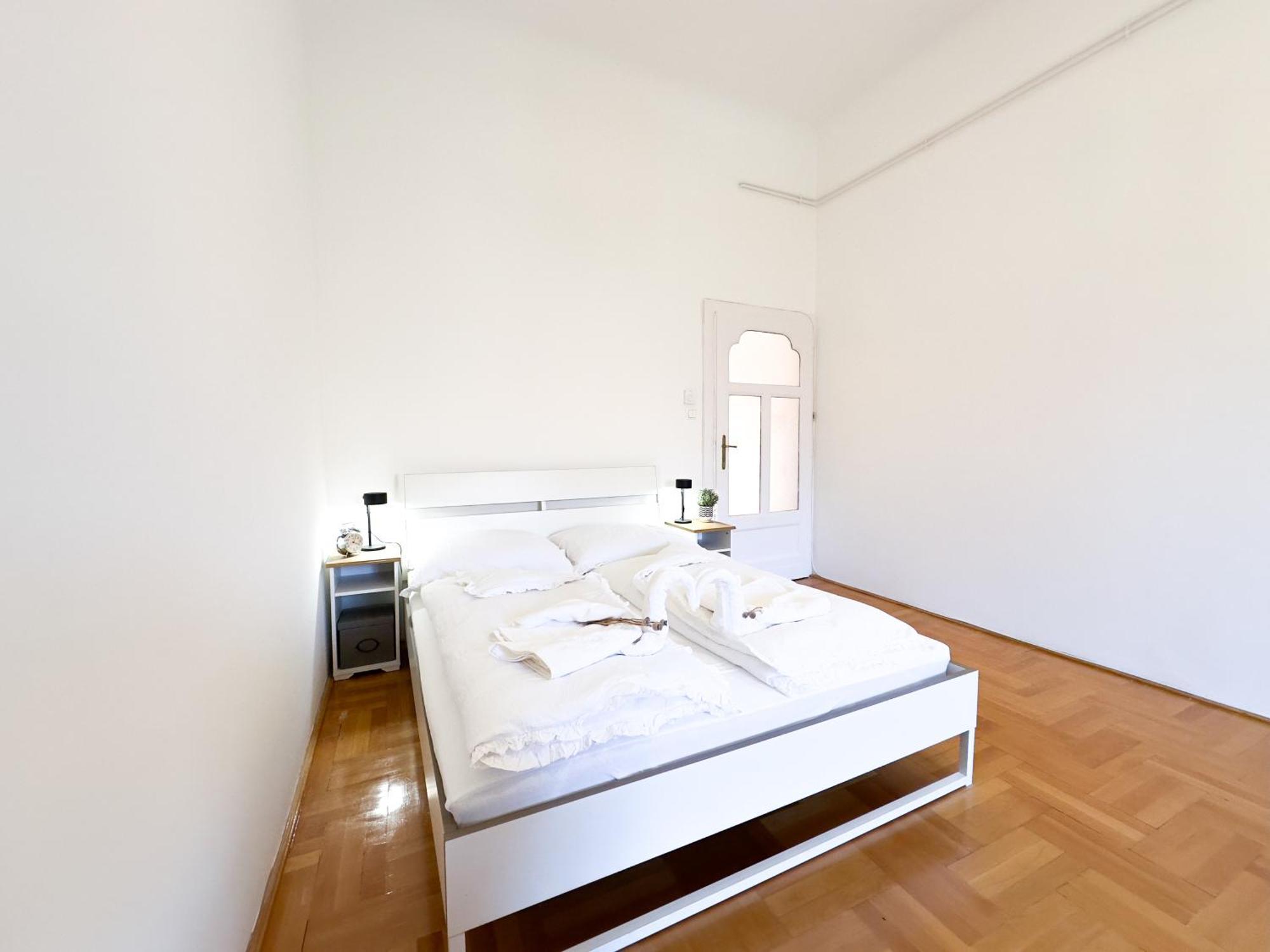 Kiraly Levente - Center Location Ac *