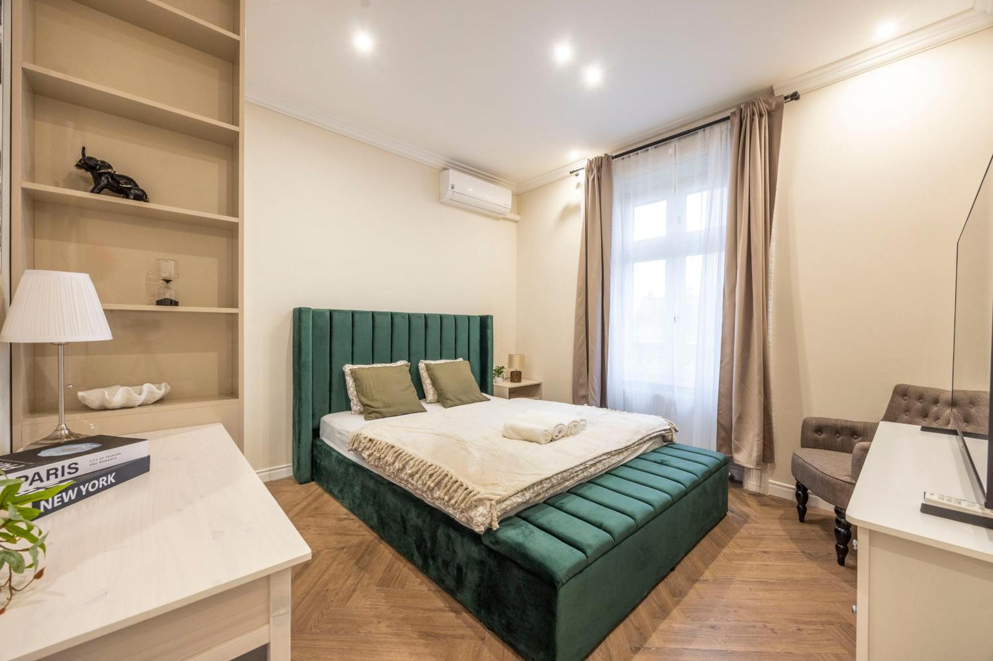 Deluxe Center T6 With Balcony *