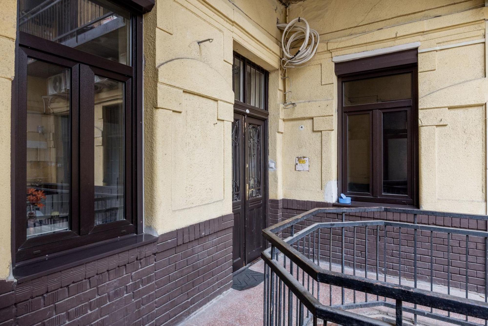 Apartment Your 3-bdrm At Szimpla Kert *
