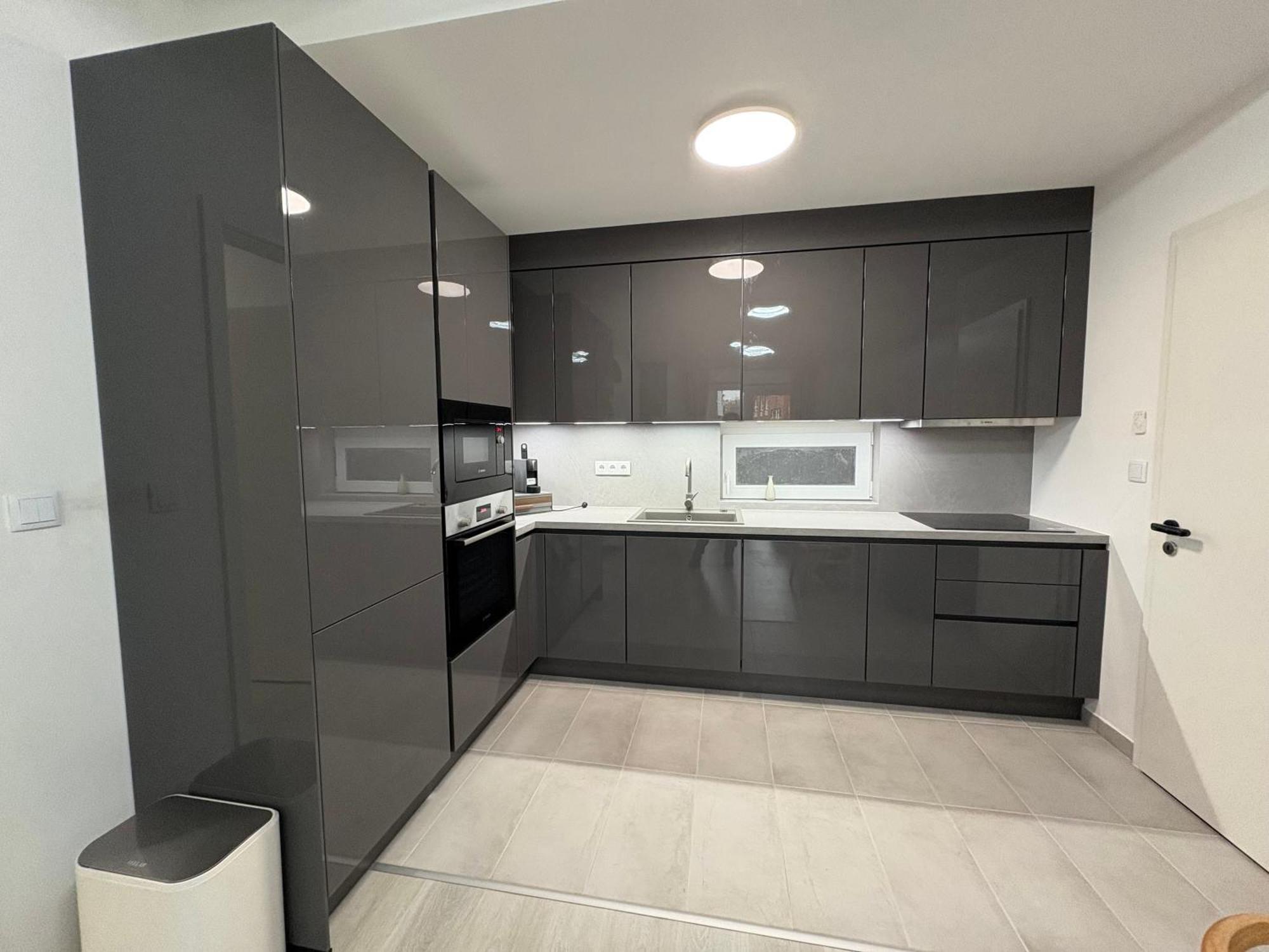 Apartamento Downtown 2 Bedrooms Nearby Duna River Balcony-garage 10 Euro Per Day