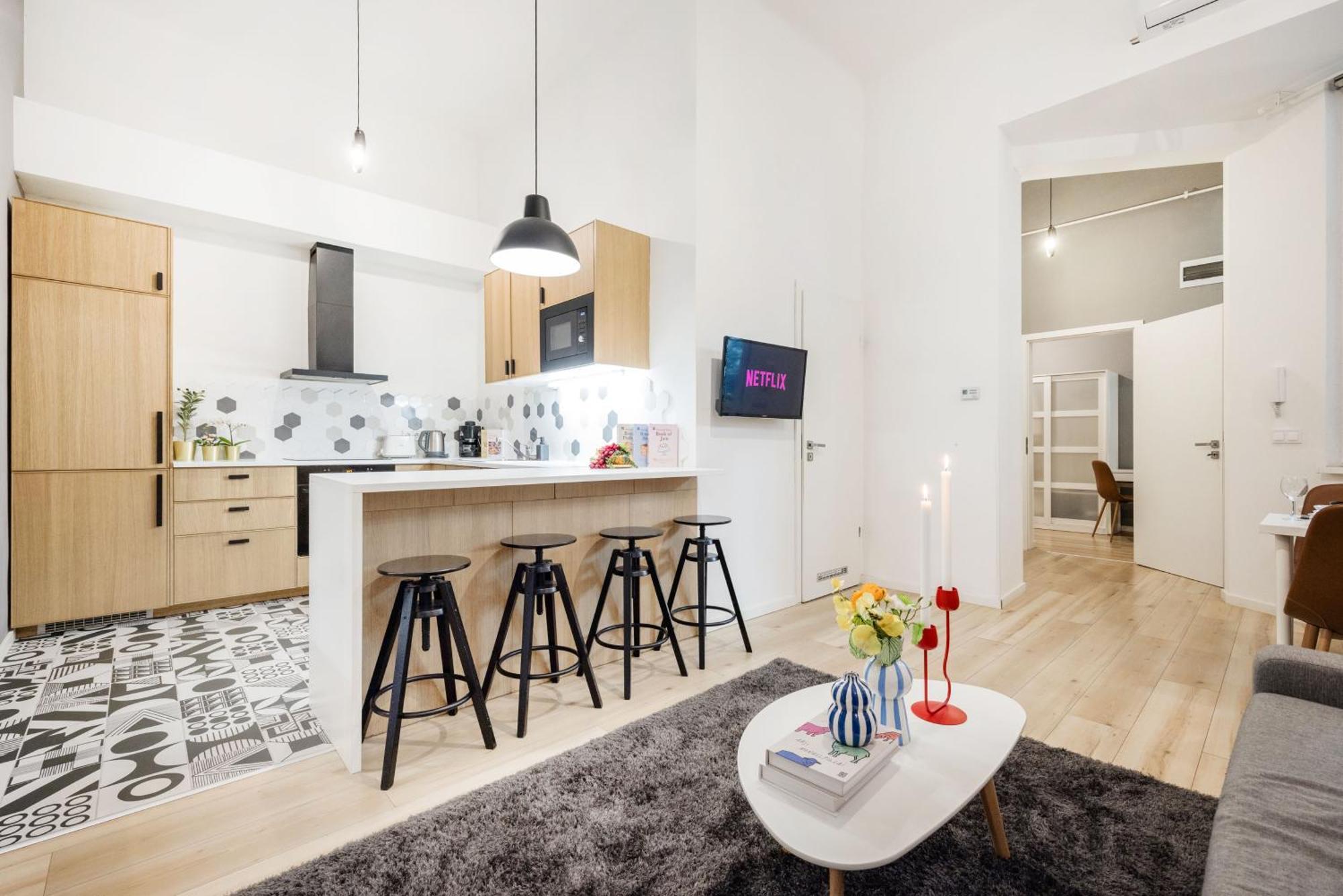 Walk To Opera House - 3br Live In Designer Apartman Budapest