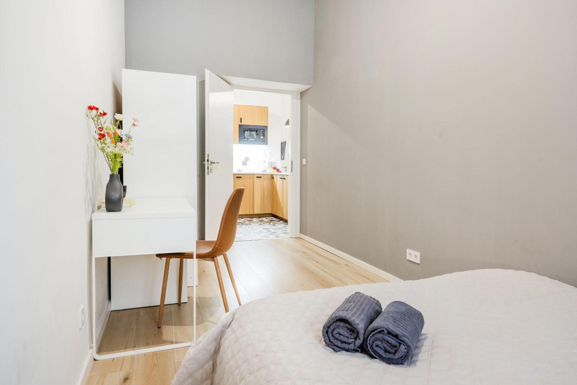 Walk To Opera House - 3br Live In Designer * Budapest