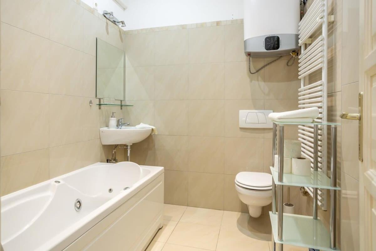 Ultra New Large And Quiet Appartamento Budapest