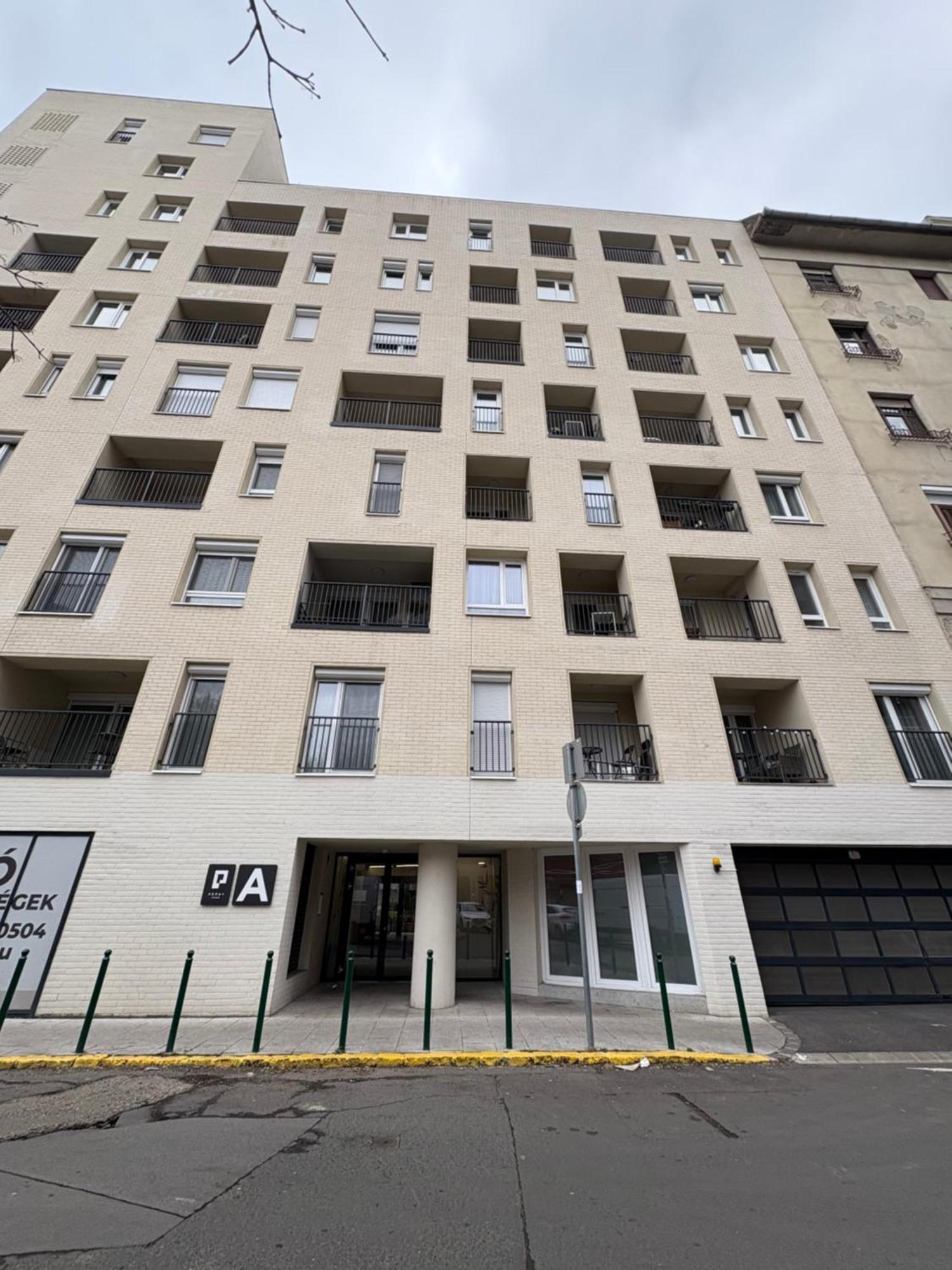 Danube 3 Beds With Big Balcony Parking 10euro A Day Appartamento
