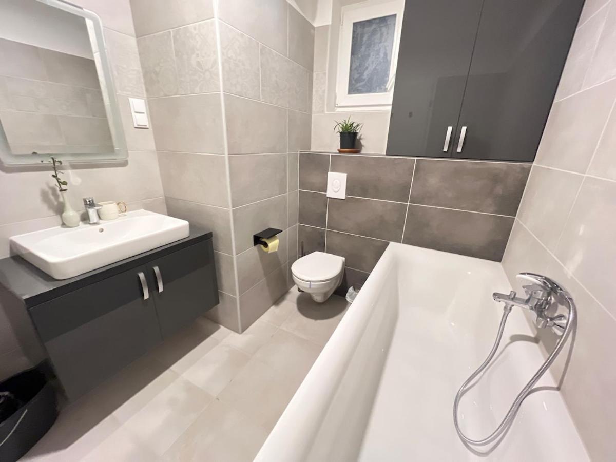 Appartamento Danube 3 Beds With Big Balcony Parking 10euro A Day *