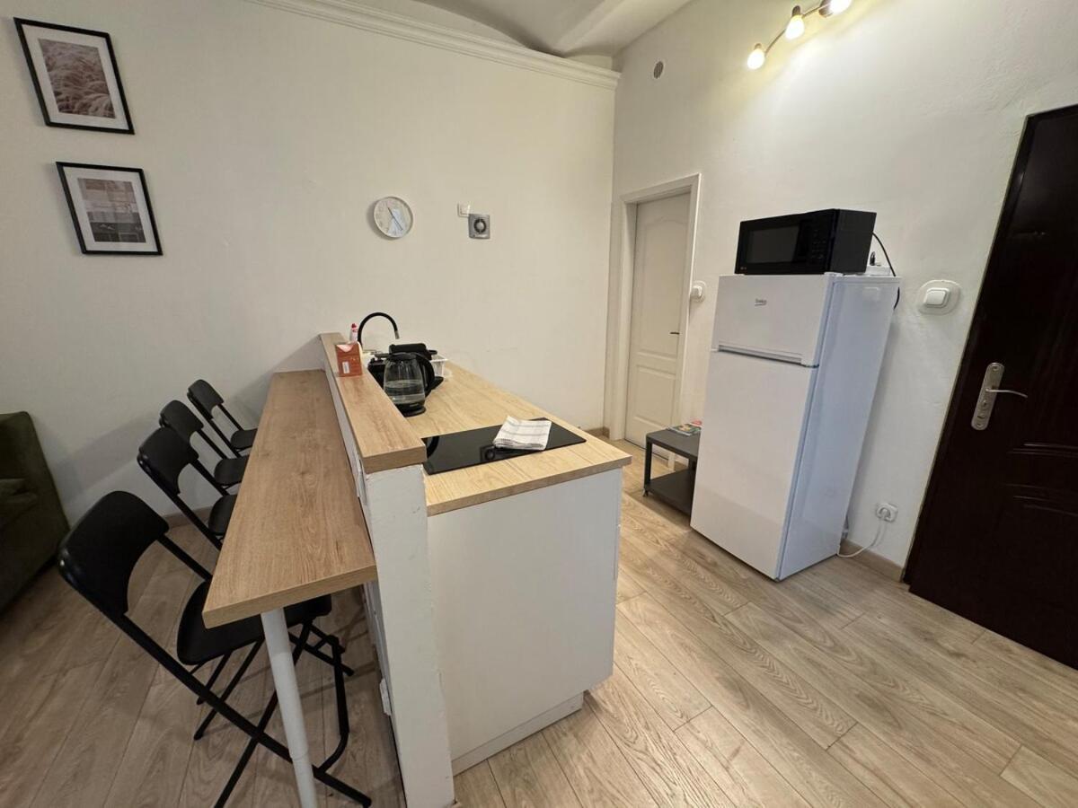 V17 Duplex At Westend Mall *