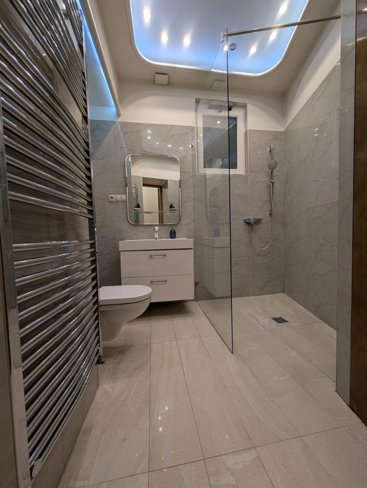 Heart Of Downtown Luxury Condo, Private Spa, Cinema, Patio Boedapest