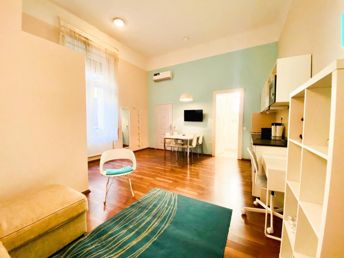 Stylish 1br - Flora's House Apartamento Budapest