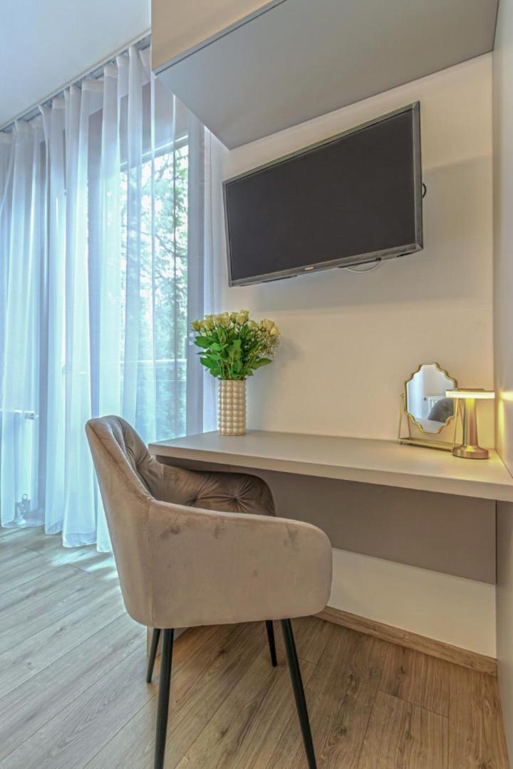Dioro Luxury Budapest- Steps From The Danube ,free Parking Apartment *