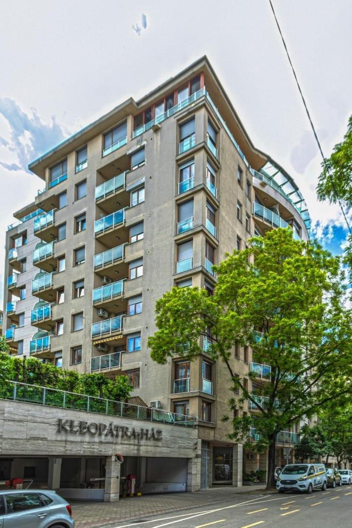 Apartment Dioro Luxury Budapest- Steps From The Danube ,free Parking