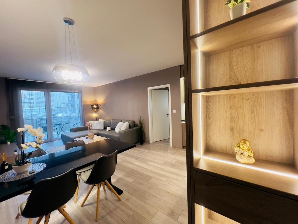 Karzo Lu 201 Freegarage Apartman *